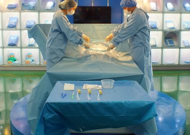 Le patient jetable drapent et la section césarienne des robes C pour la naissance de bébé utilisant