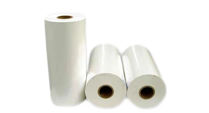 Fabrication sur mesure de films transparents en plastique super doux, en plastique transparent, enveloppement de feuilles de vinyle rétrécissantes transparentes, films en rouleau en PVC